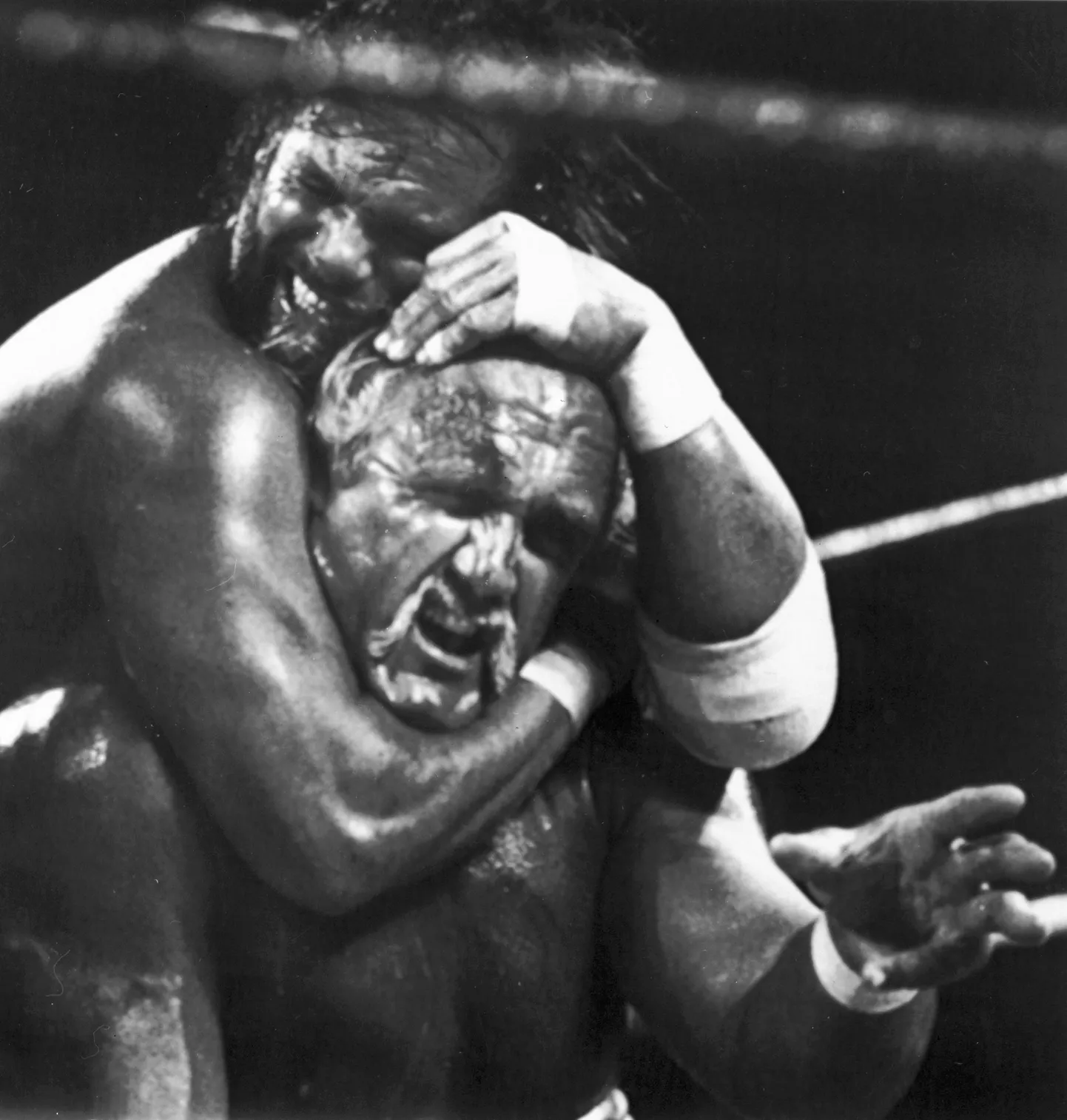 Legendid hoos: Randy Savage )pealmine) maadlemas Hulk Hoganiga