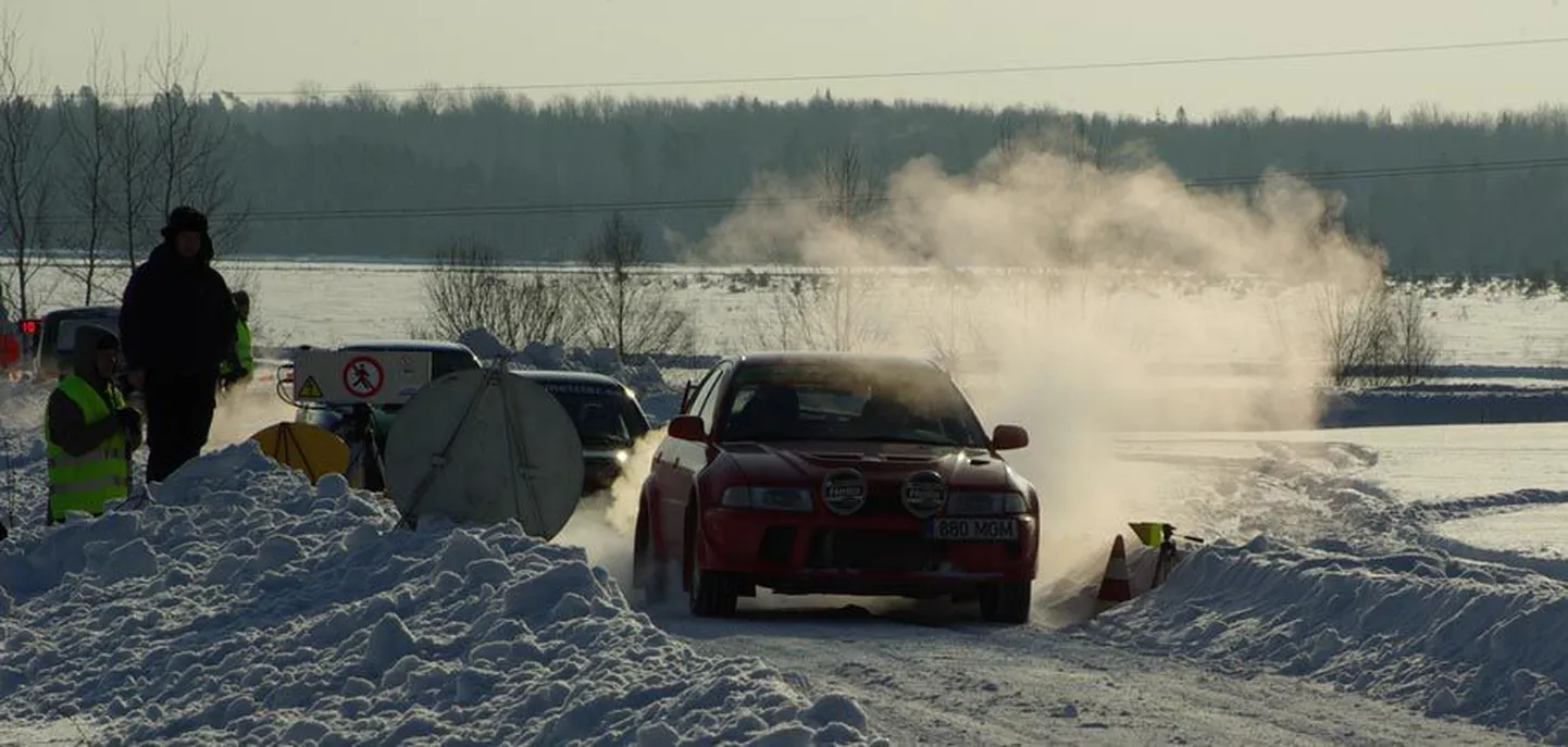 Laupäeval sõidetakse Kõpu vallas taas rahvarallit. Pilt on tehtud sealsamas kuu aja eest peetud mõõduvõtul.