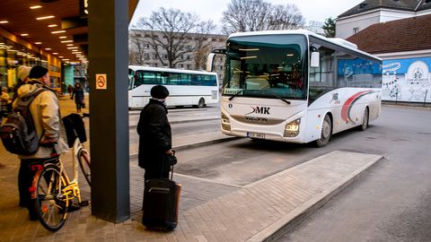 Vanem mees sai Pärnu bussijaamas noorukitelt peksa