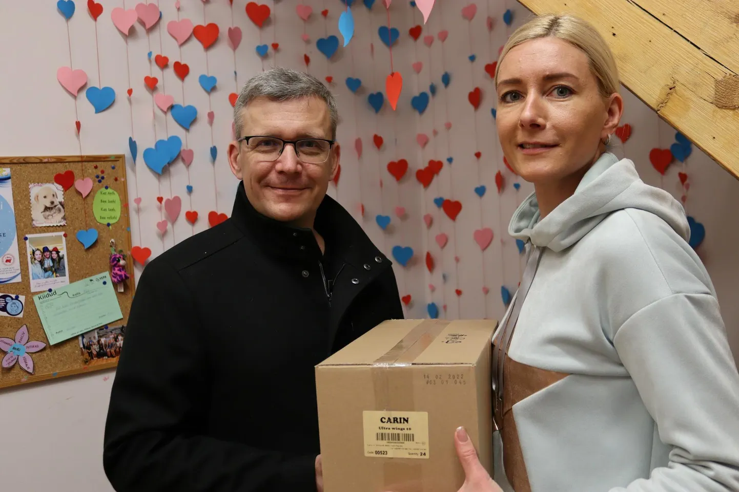 Eile käis OÜ Elkel esindaja Avo Treksler Laupa põhikoolis, kaasas hügieenisidemed, millest jätkub abivajajatele kooliaasta lõpuni. Annetuse võttis vastu kooli sotsiaalpedagoog Kairi Kärner.