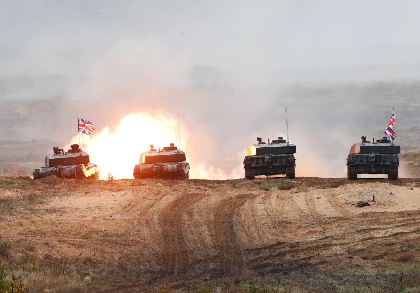 Танки британской армии во время учения Iron Spear 2019.