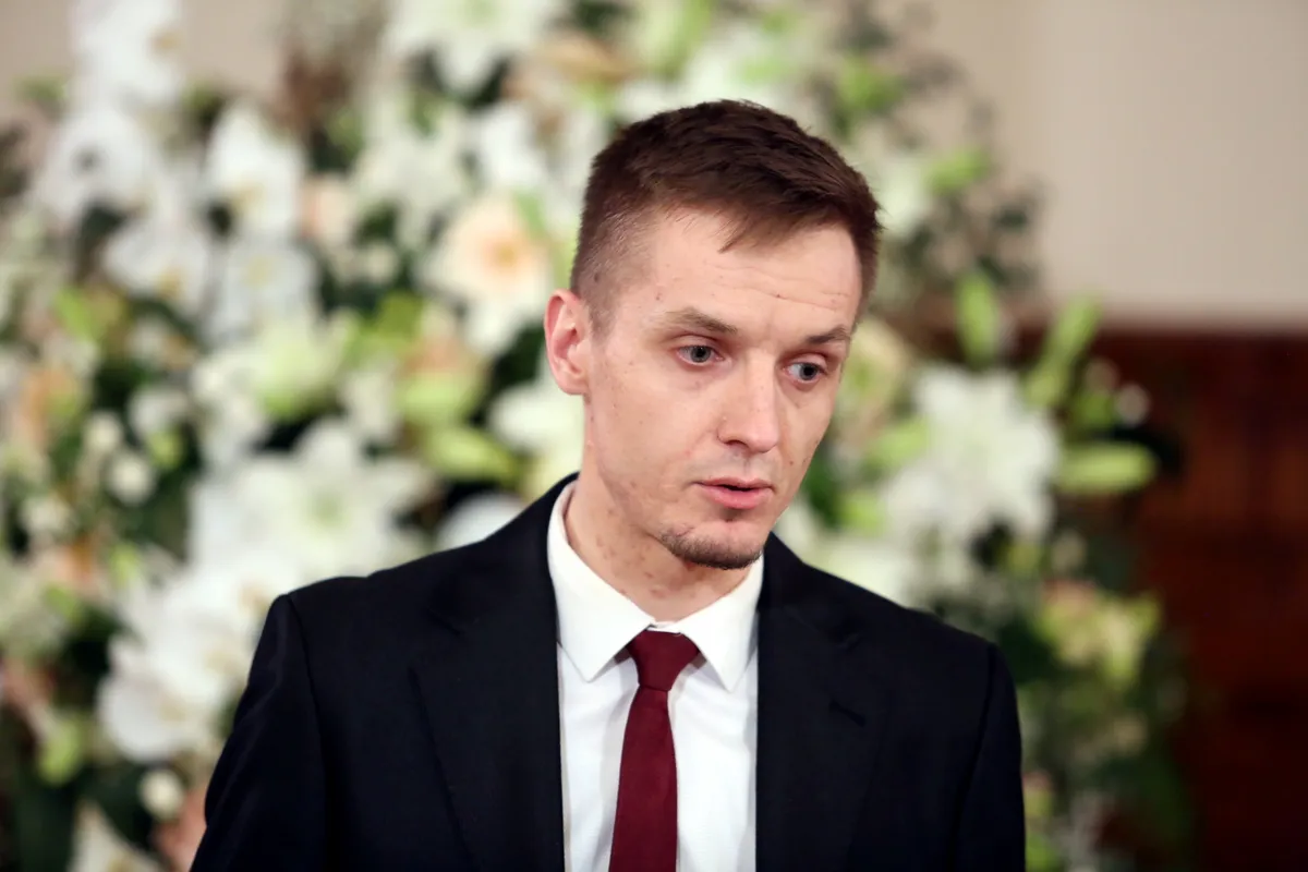 Член правления ДРБ Григорий Семенов после награждения орденом Трех звезд за самоотверженный, профессиональный труд и вклад в общественное здравоохранение во время пандемии Covid-19 на торжественной церемонии в Рижском дворце.