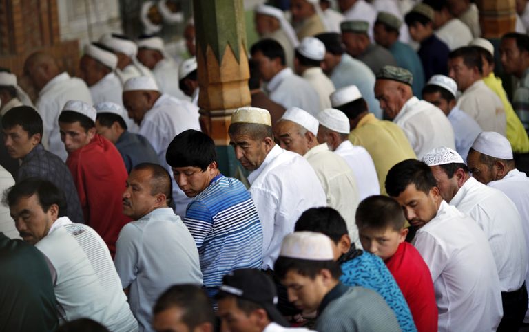 Hiinas vähemuse hulka kuuluvad uiguurid palvetamas Xinjiangi provintsis Kashgari mošees