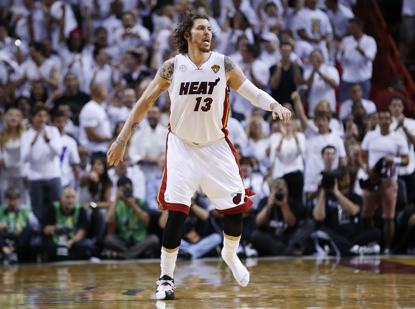 Mike Miller tabab ka ühe tossuga.
