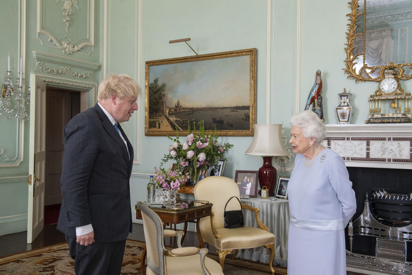 Борис Джонсон и королева Елизавета II.