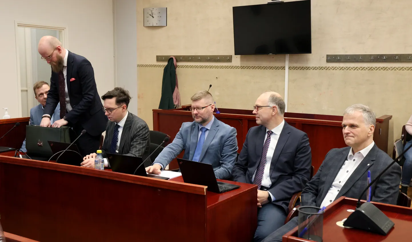 Prokurör soovib Tartu endisele abilinnapeale Priit Humalale (paremal) šokivangistust ja suurärimees Parvel Pruunsillale tingimisi vangistust.