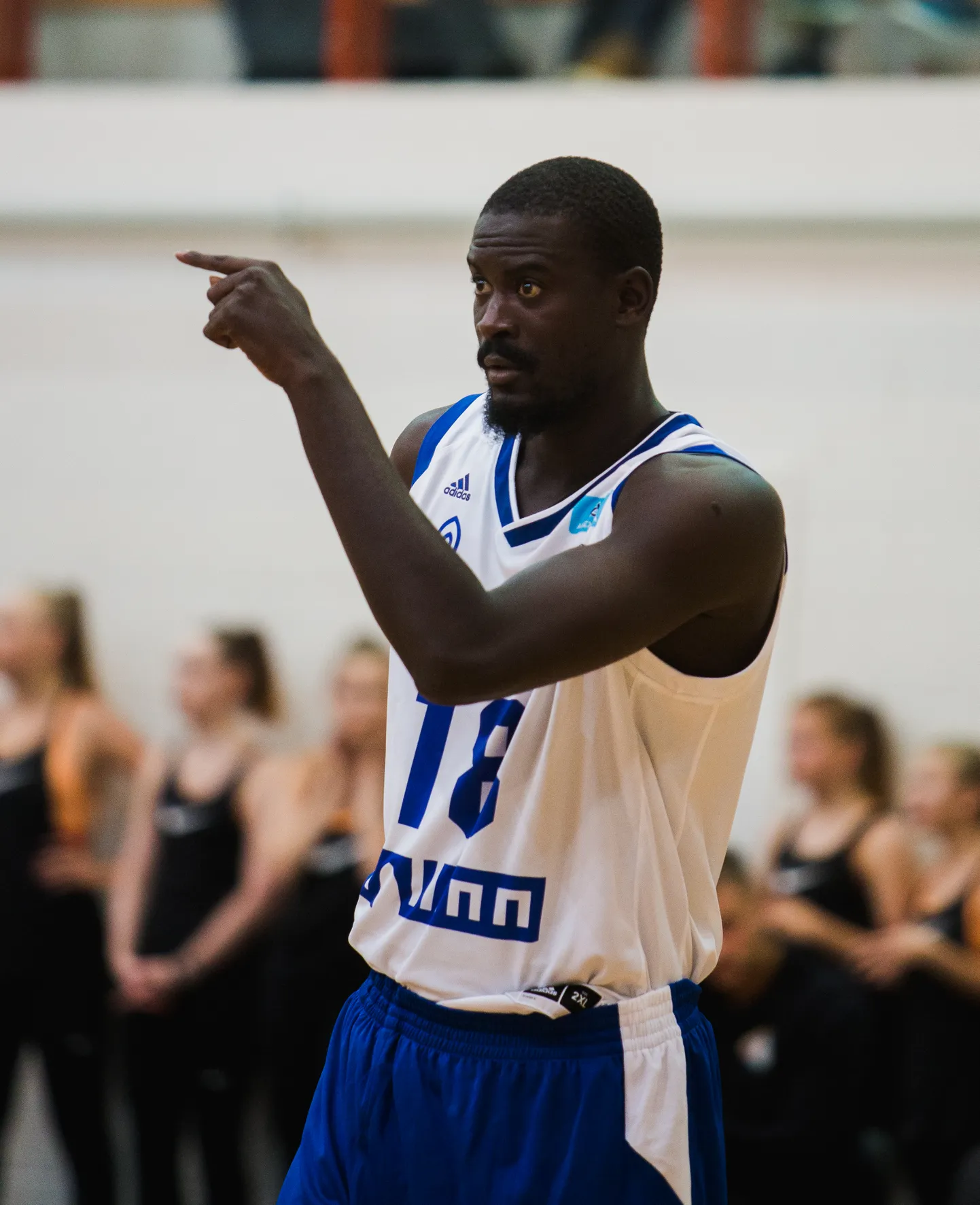 Bamba Fall Tallinna Kalev/TLÜ korvpallimeeskonna särgis.