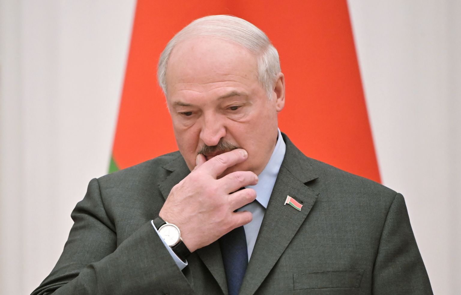 Mõtlik Aleksandr Lukašenko kuu aja eest Moskvas.