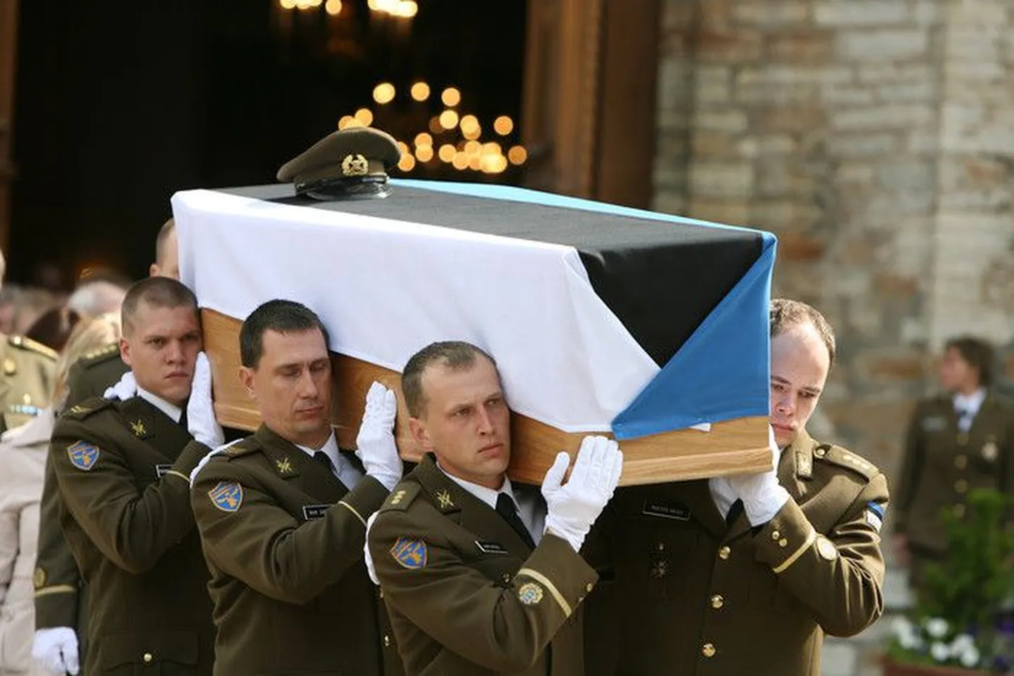 Veebel Tikko leinatalitus Kaarli kirikus.