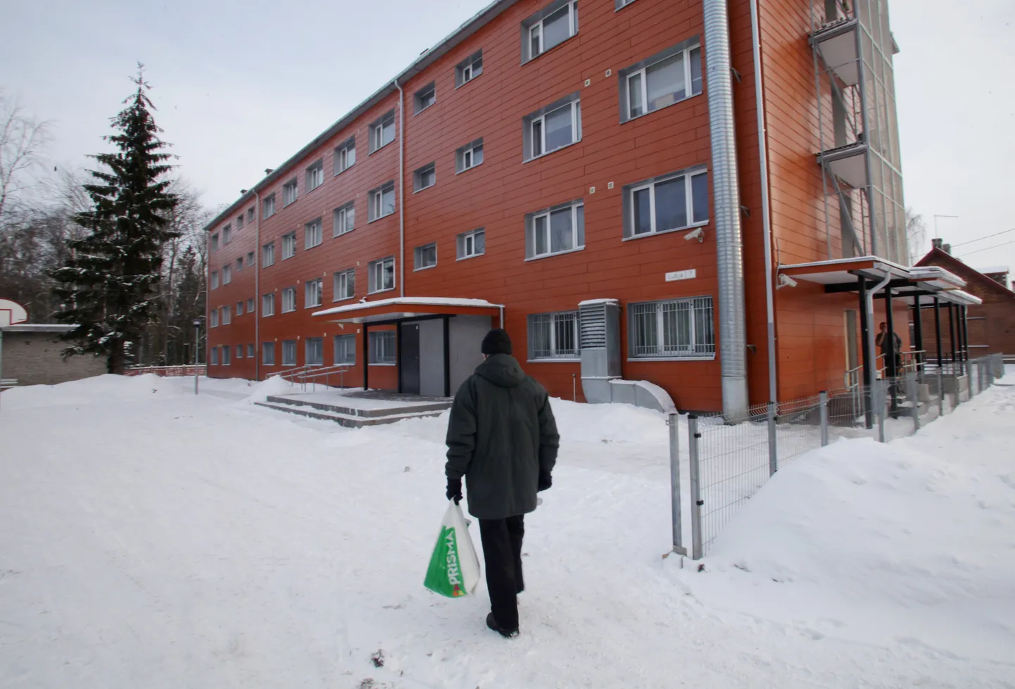 Pildil Lubja tänava sotsiaalmaja Tartus.