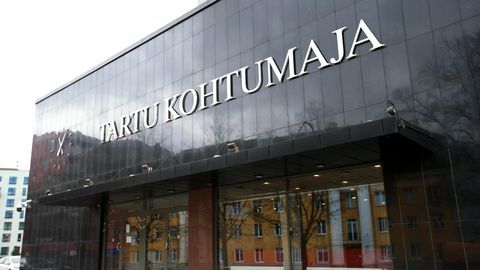 Стены в здании Тартуского суда изрисовали военной символикой: под подозрение попали работники