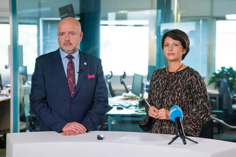 Студия Postimees: разгул молодежной преступности – доколе?/ Foto: Erik Prozes/ Eesti Meedia/ Одежда ведущей: Luisa Spagnoli Estonia