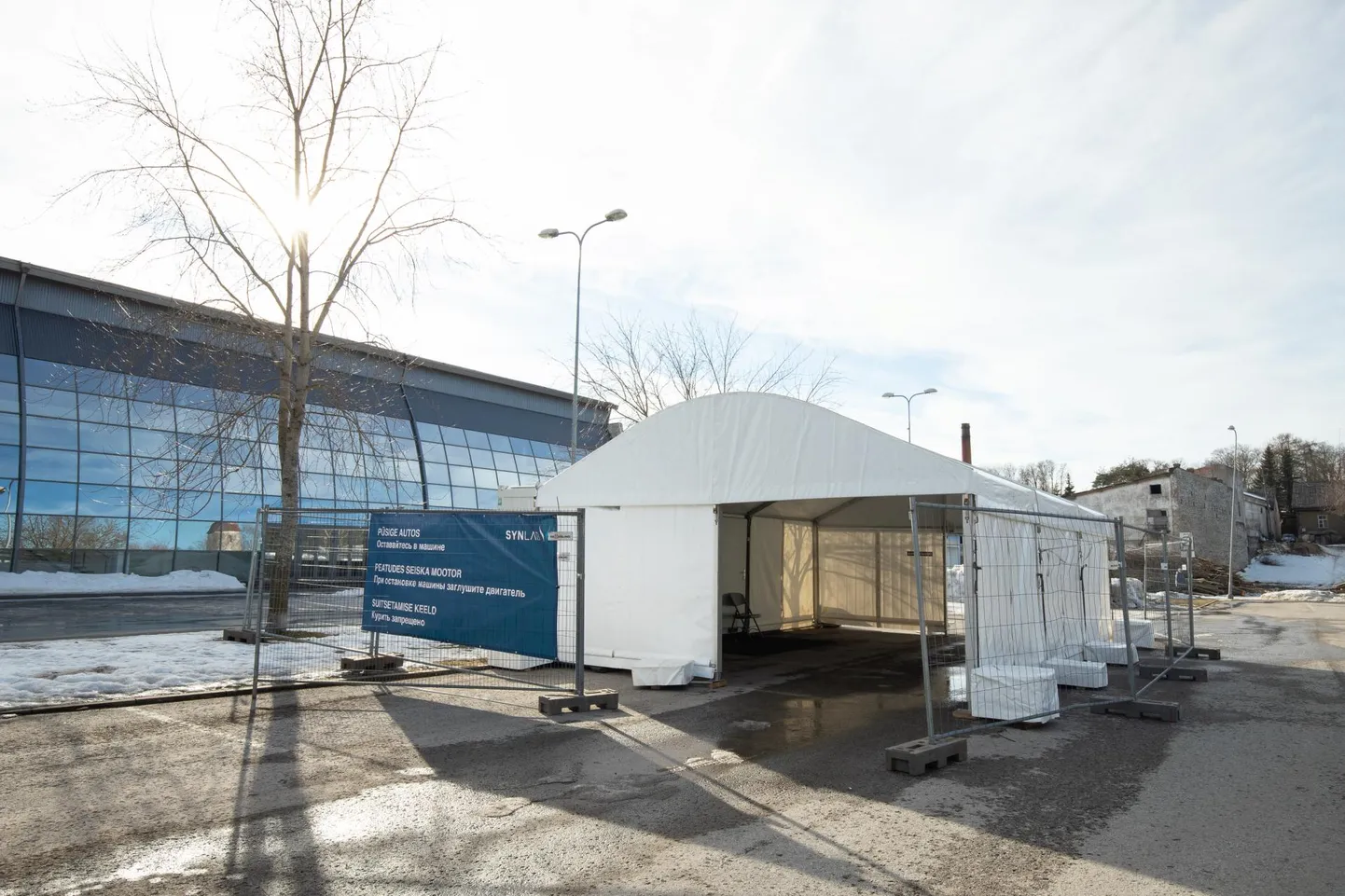 Rohkerm võimalusi testida:tTeisipäeval seati Rakvere spordikeskuse juures sisse mobiilne testimistelk, et tõsta koroonatestimise võimekust.