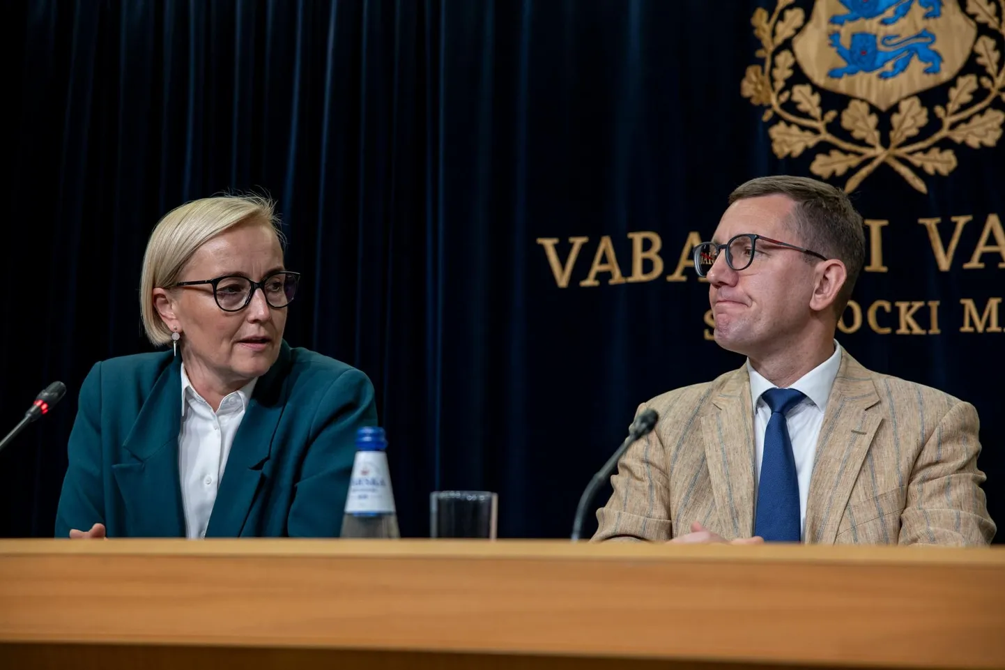 Eesti 200 juht on haridus- ja teadusminister Kristina Kallas,
Reformierakonna eesotsas on peaminister Kristen Michal.
