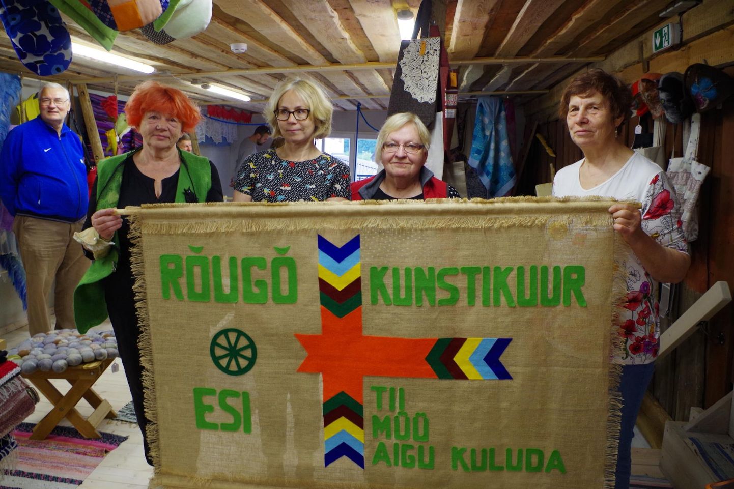 Rõuge Kunstikuuri vedajad Liilia Tann (vasakult), Annika Kevvai, Ülle Lehtsalu ja Lya Veski. Pildilt puudub Liina Eller.