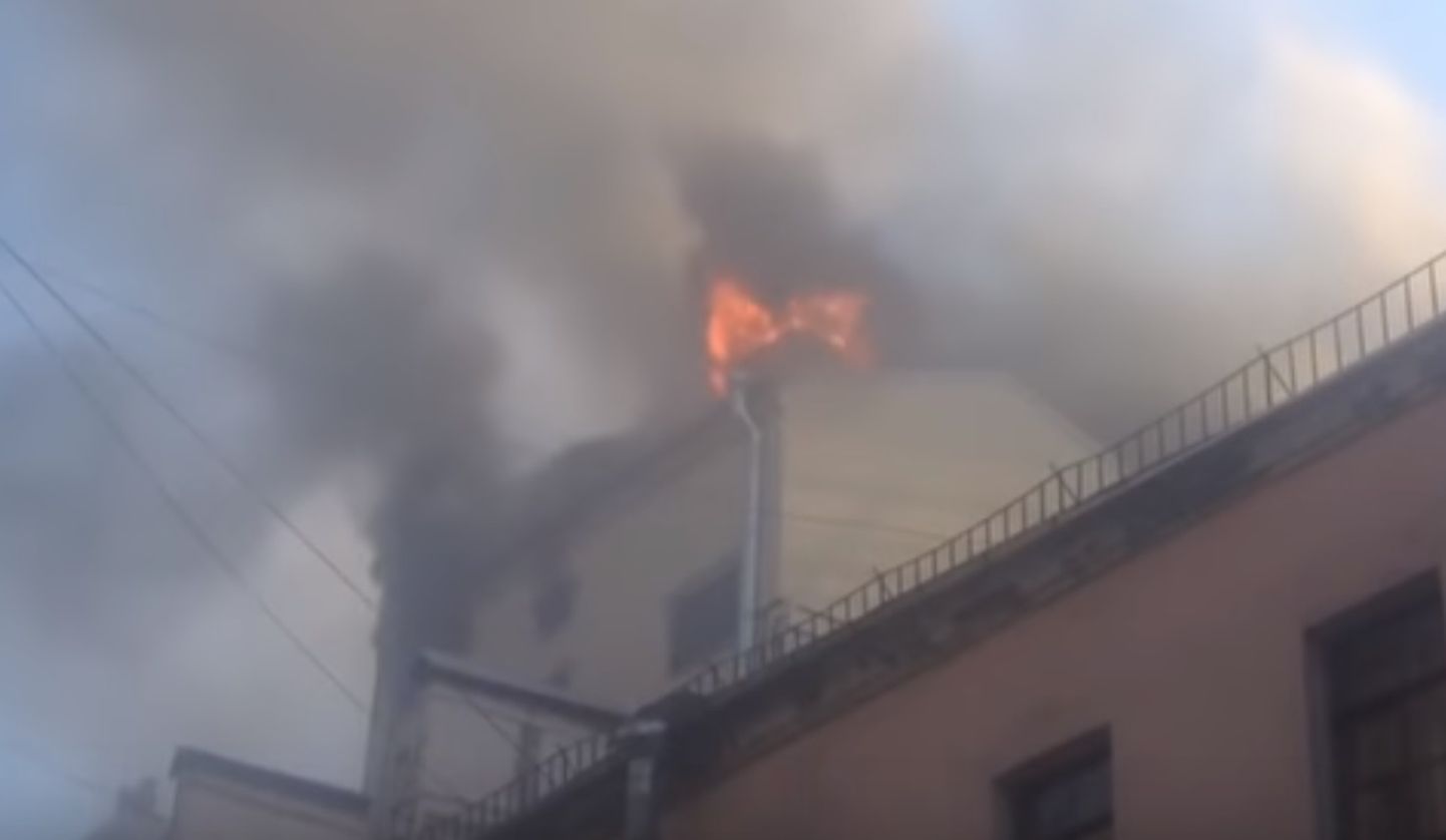Пожар в торговом центре в Санкт-Петербурге.