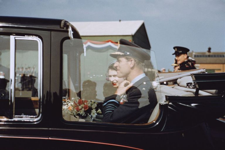 Королева Елизавета II и принц Филипп в ходе коронационного турне в Северной Ирландии