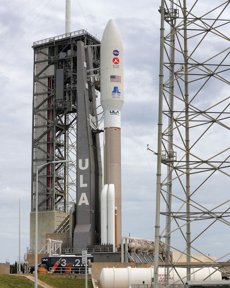 Kulgur Perseverance koos kopteriga tõusid õhku Atlas V raketi pardal