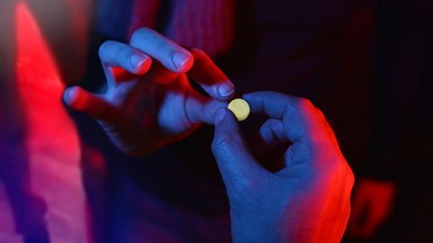 Знания, спасающие жизнь: как оказать первую помощь человеку, находящемуся под действием наркотиков?