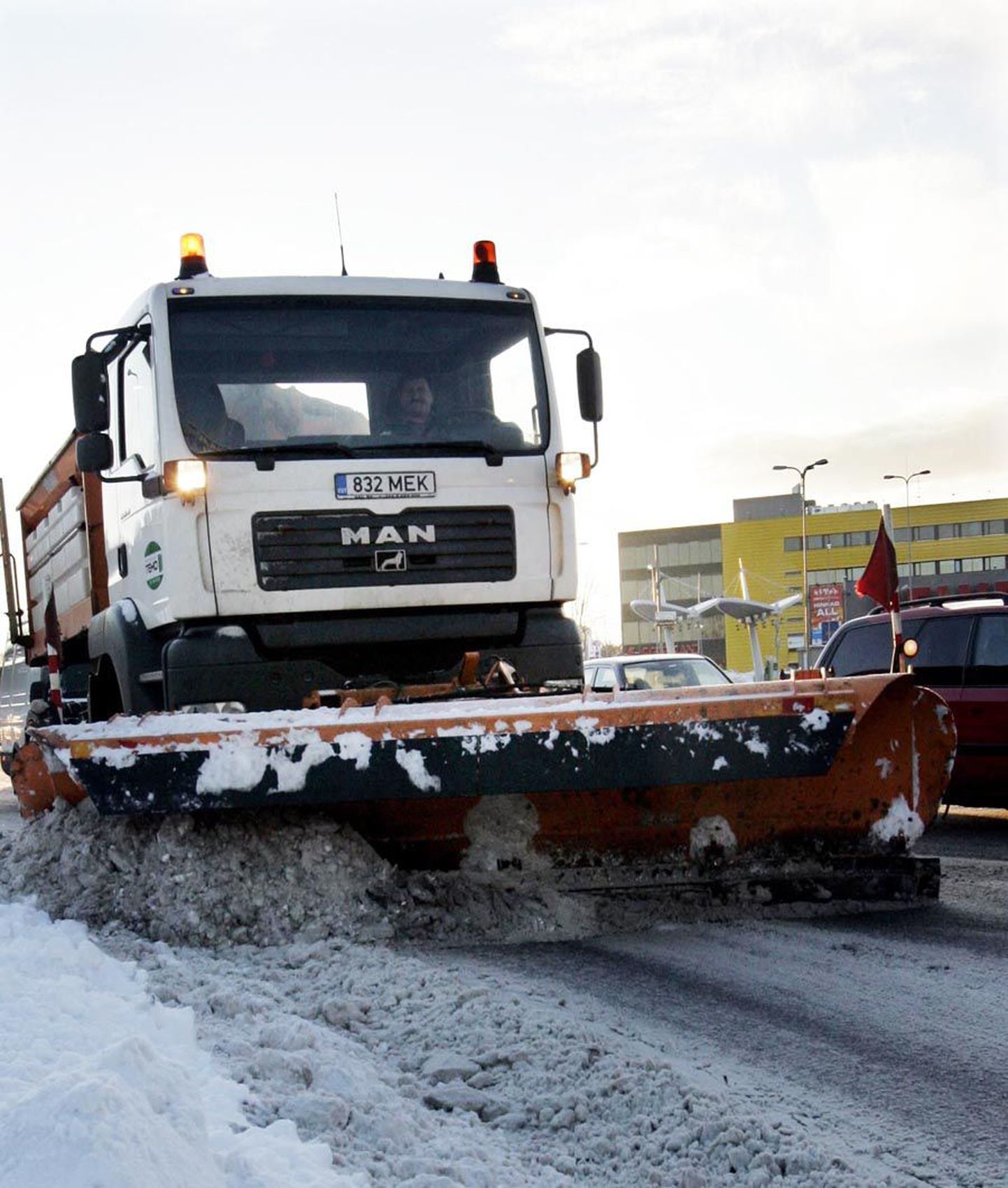 Paljud Harjumaa vallad on algaval talvel võtnud endale teede lumest puhastamisel lisakohustusi.