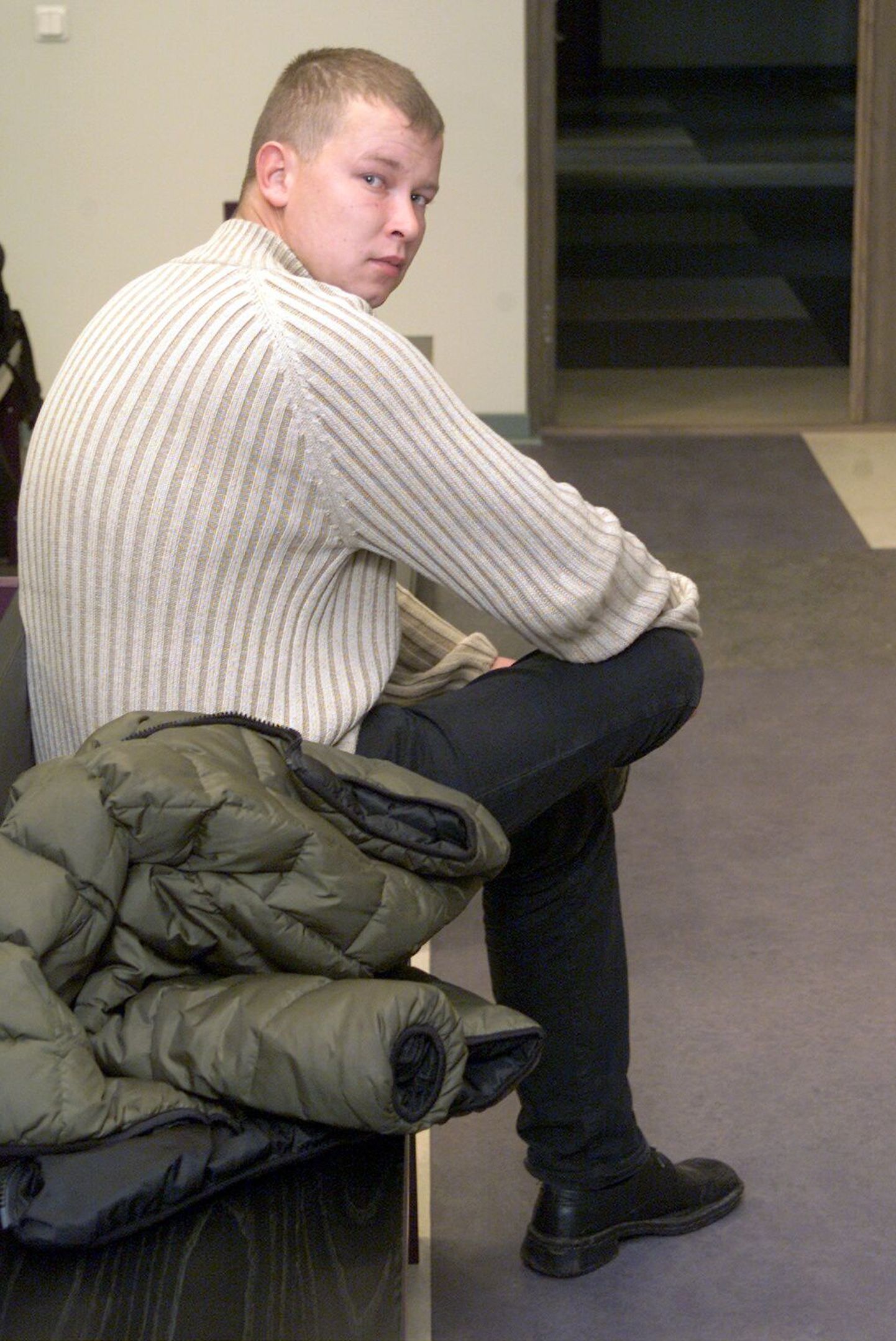 Janno Heinola oli Eestis kohtu all 2003. aastal, mil teda süüditati Kihnu saarel toime pandud vargustes.