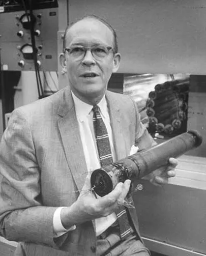 Willard Libby (1908–1980).
