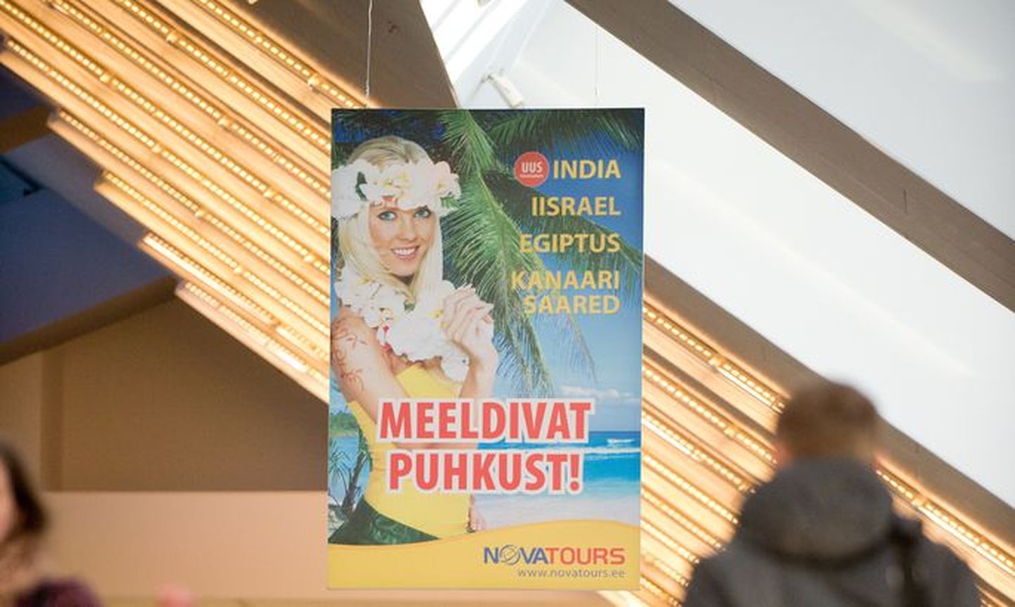 Рекламный плакат Novatours в Таллиннском аэропорту.