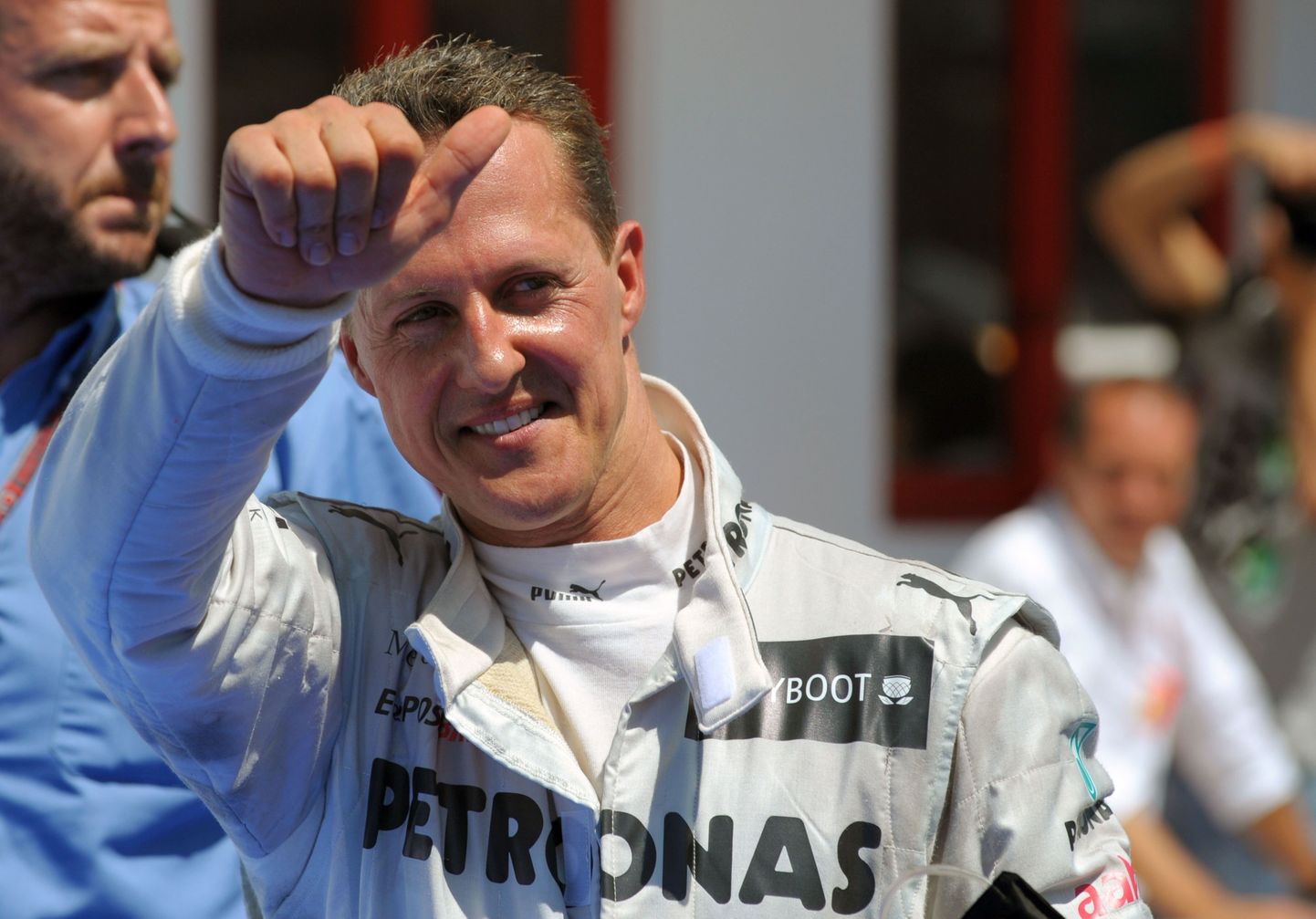 Pühapäeval toimunud vormel-1 Euroopa GP-l jõudsid poodiumile kolm sarja üldvõitjaks tulnud pilooti: võitis Fernando Alonso, teiseks tuli Kimi Räikkönen ja kolmanda koha saavutas Michael Schumacher.