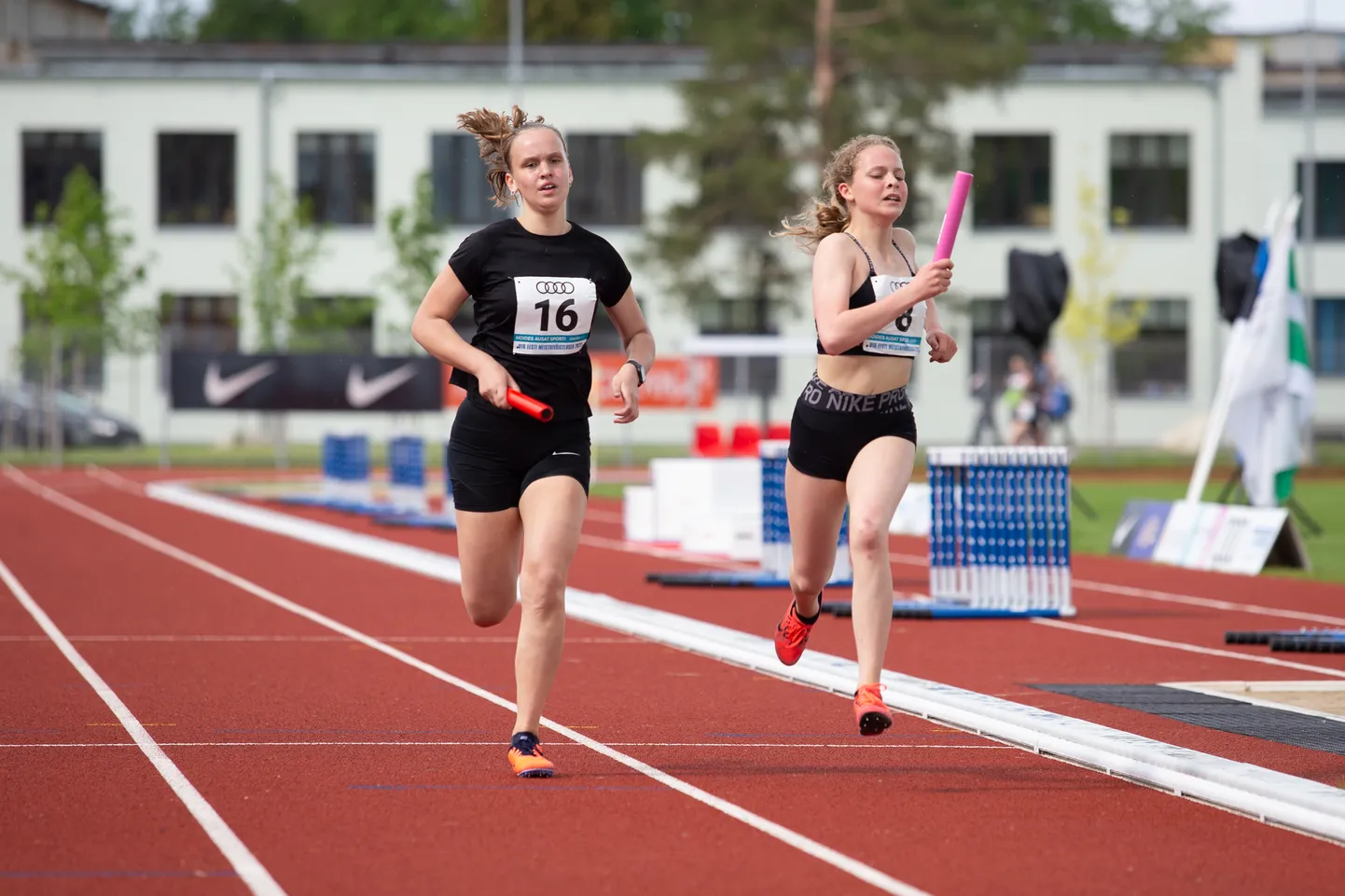 Juuni alguses selgusid Jõhvi uuel staadionil Eesti meistrid teatejooksudes, sel neljapäeval peetakse seal aga Baltimaade noorte meistrivõistlused.