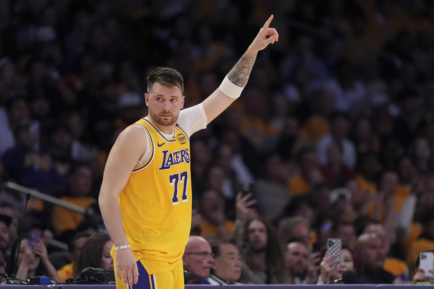 NBA zvaigzne Luka Dončičs