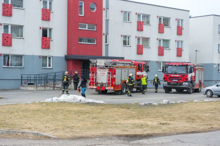 Täna pärastlõunal sai häirekeskus väljakutse Pärnu Rääma linnaossa Rohu tänavale, kus korrusmaja korter oli suitsu täis.