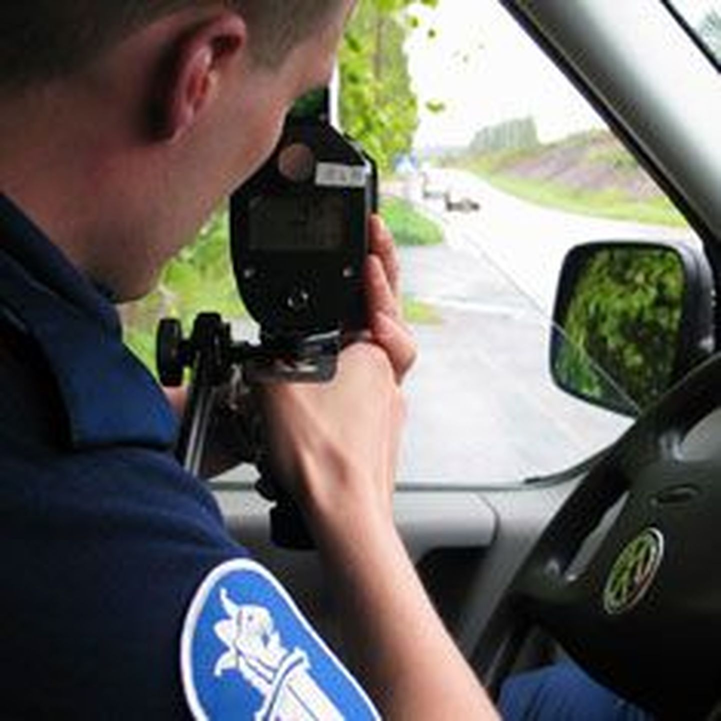 Soome politsei mõõdab kiirust.