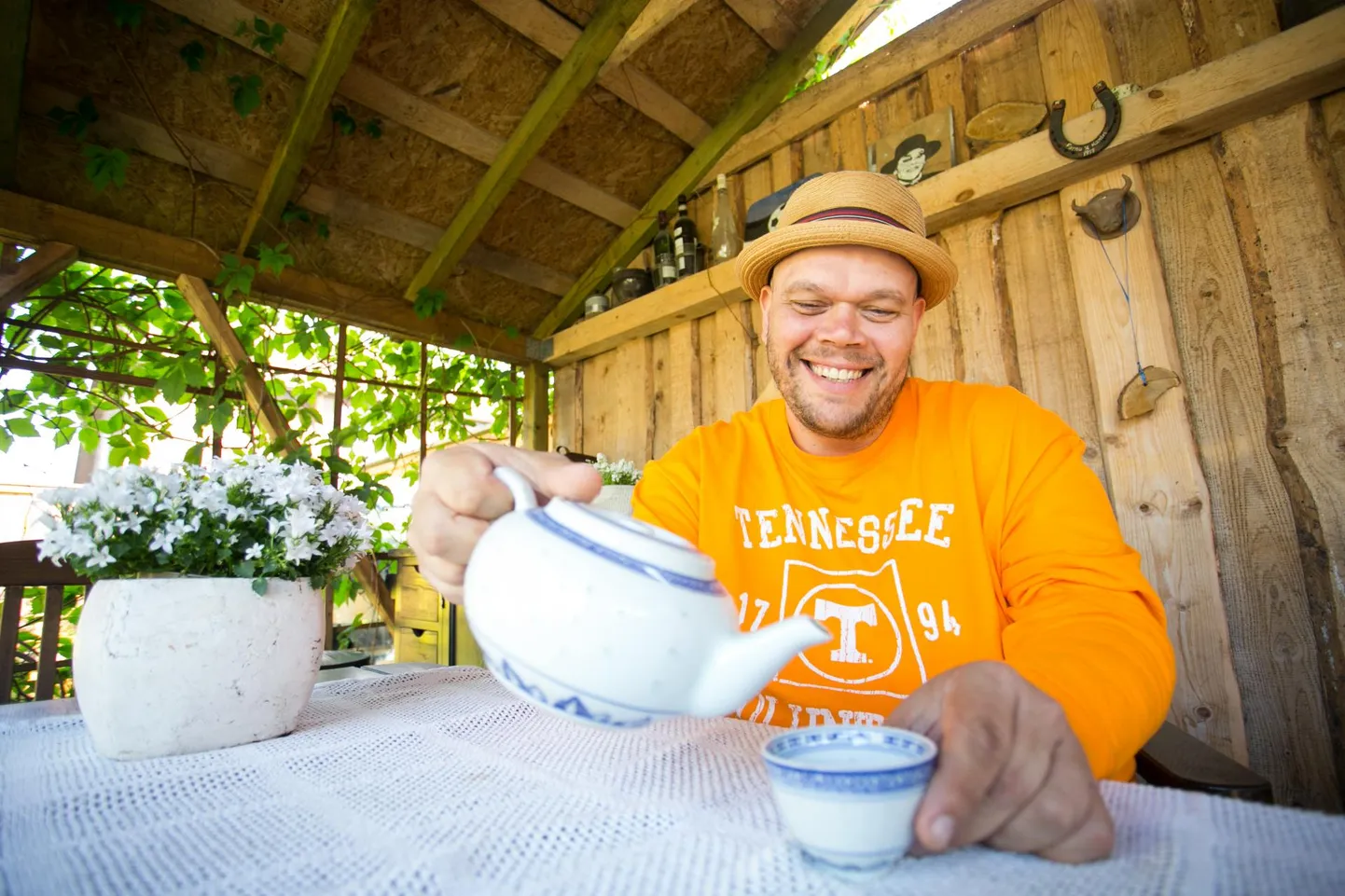 Andrus Albrecht on jaaniõhtul vaikselt oma kodus.