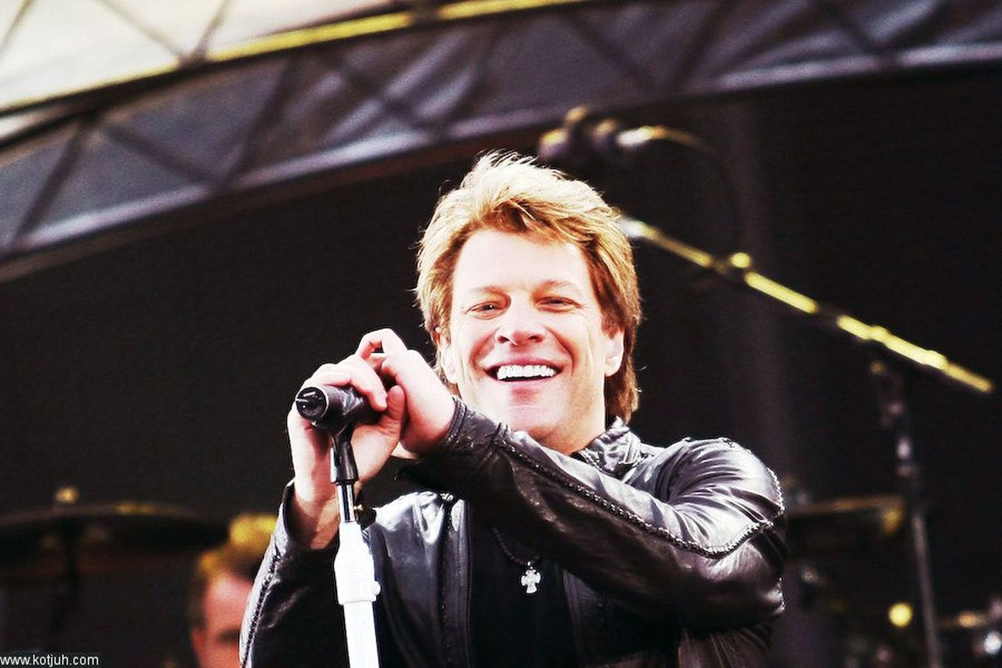 John Bon Jovi andis oma bändiga kontserdi Helsingis 17. juunil 2011.