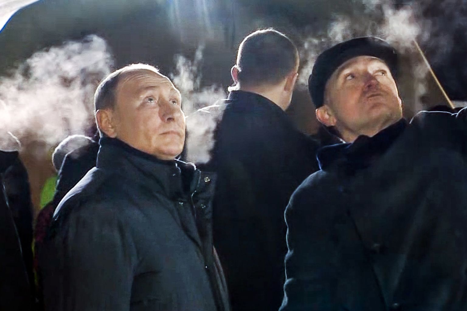 Vladimir Putin käis Magnitogorskis vaatamas paneelmaja, millest osa varises kokku esmaspäeval toimunud gaasiplahvatuses.
