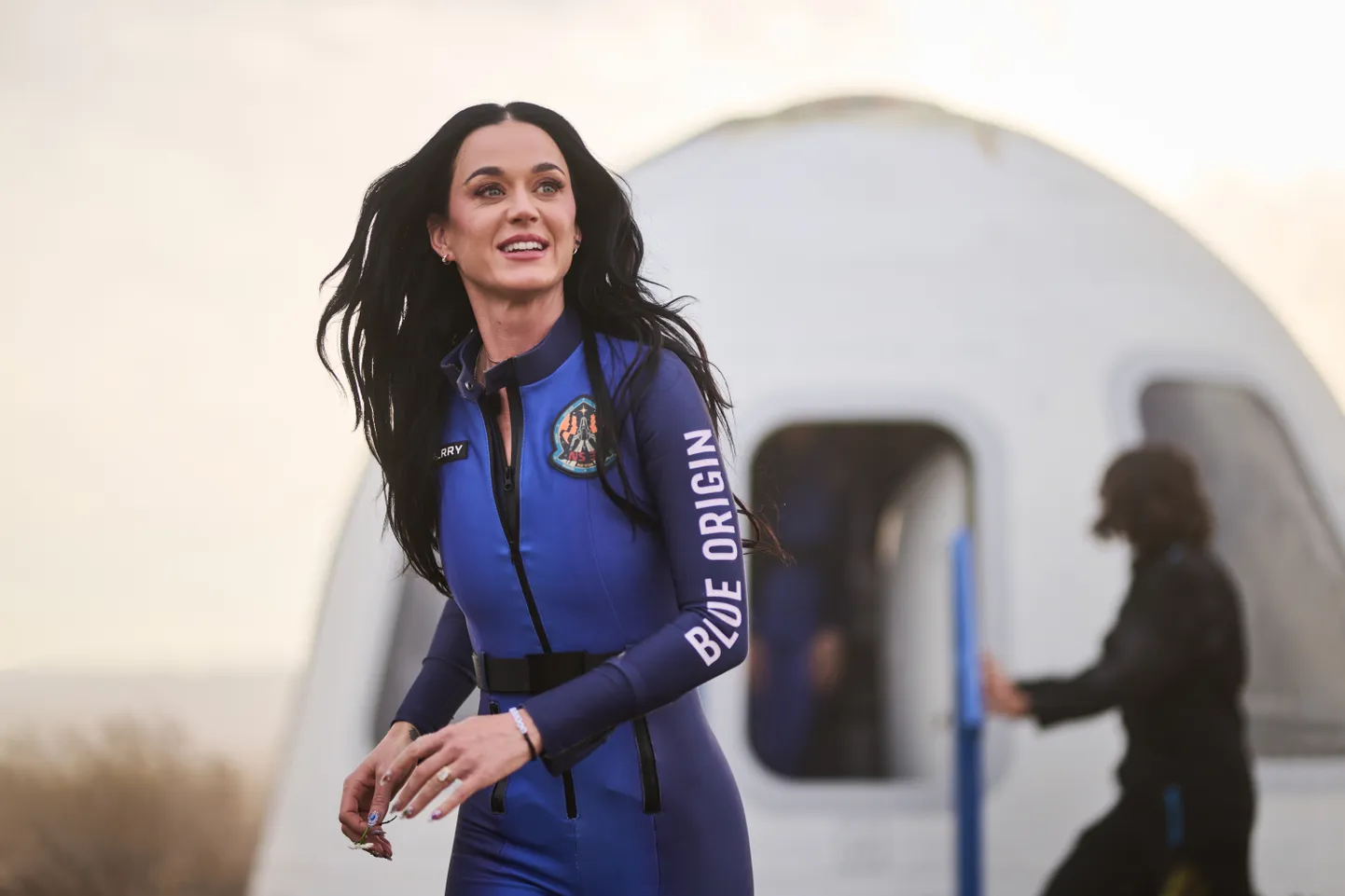 Ameerika laulja Katy Perry vahetult pärast edukat kosmoselendu 14. aprillil.