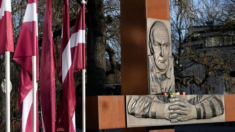 Rīgā pie Gunāra Astras pieminekļa notiks Valsts valodas dienai veltīts pasākums