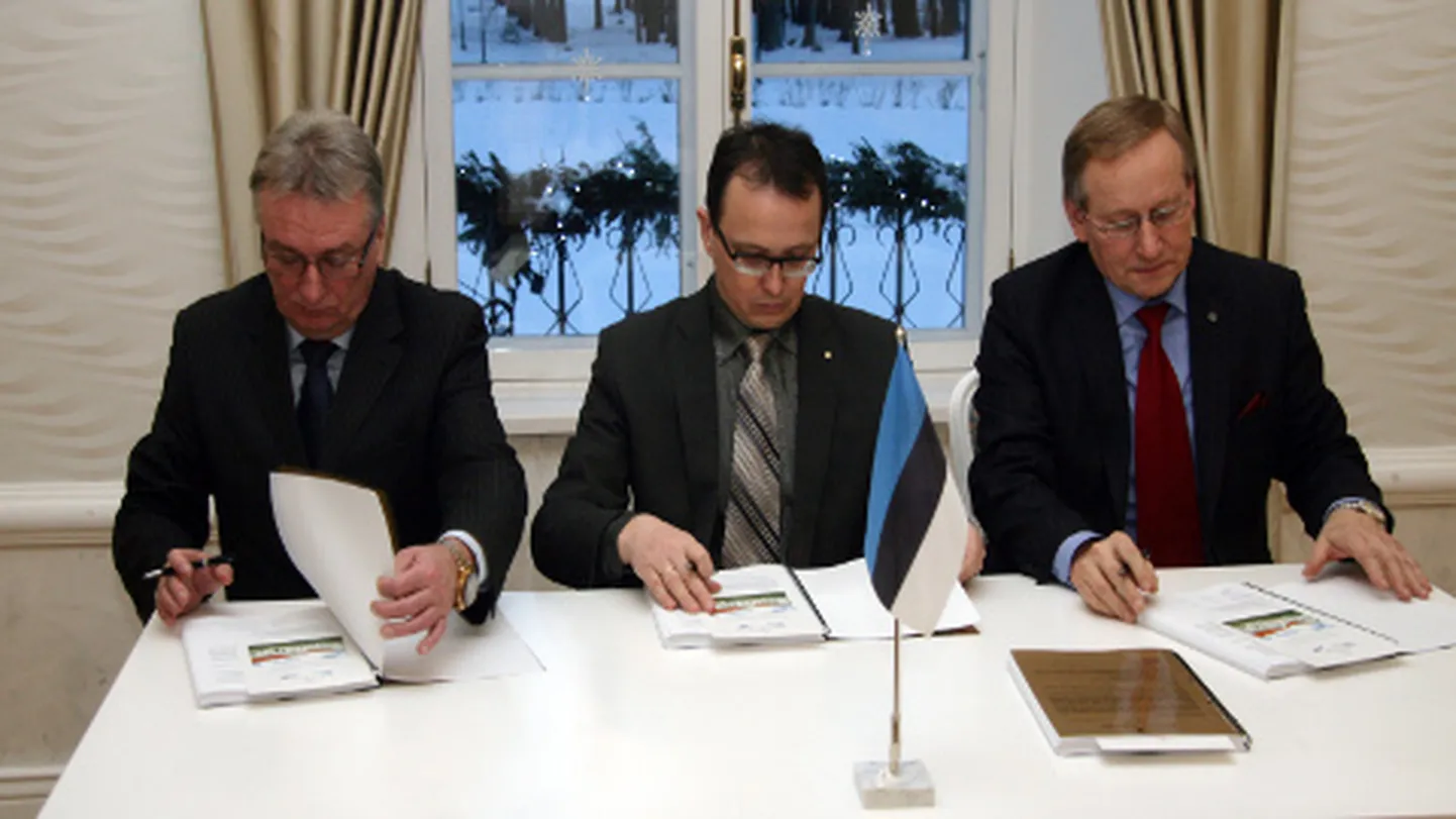 Detsembris allkirjastasid ühinemislepingu Toila volikogu esimees Roland Peets, Kohtla-Nõmme volikogu esimees Tarmo Kütt ja Kohtla volikogu esimees Arno Rossman.