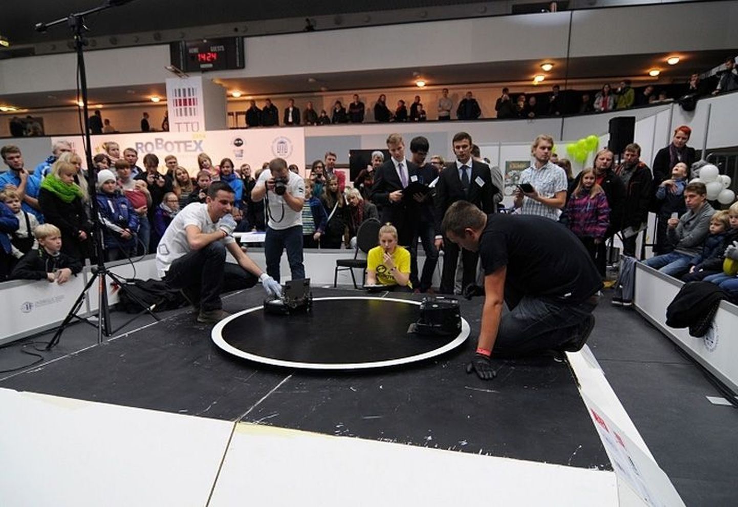 Euroopa suurimal roobotikavõistlusel Robotex võeti mõõtu seitsmeteistkümnel erineval võistlusalal.