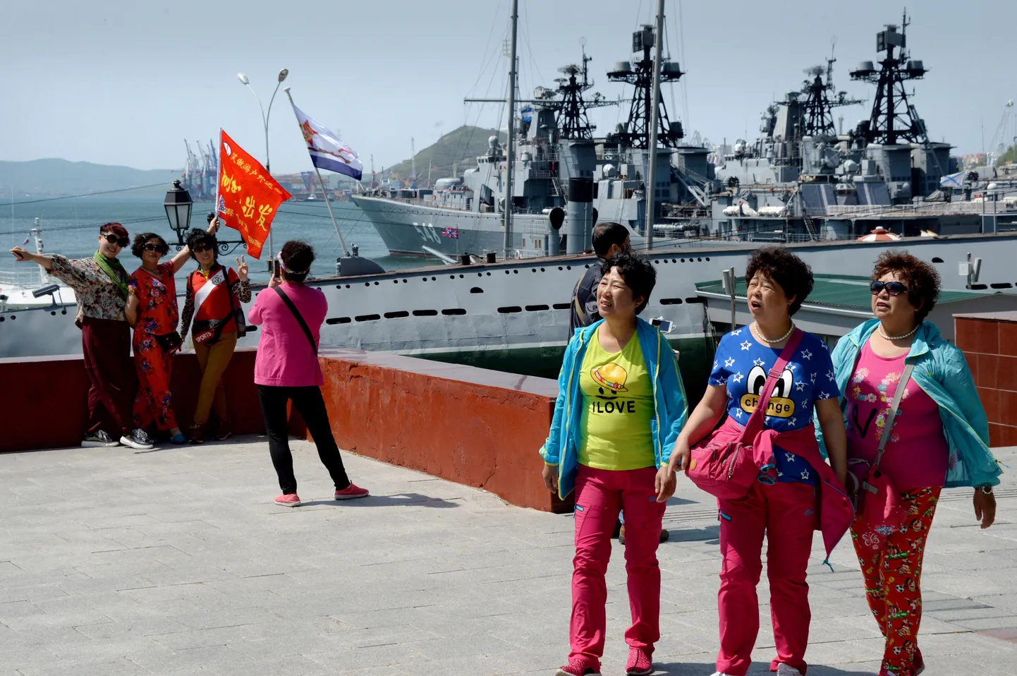 2855229 05/22/2016 Chinese tourist on the Korabelnaya Embankment in Vladivostok. Vitaliy Ankov/Sputnik