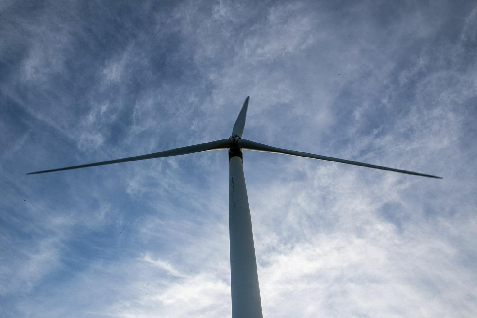 Tuuleparkide arendajad tahavad riigilt kindlat sõna, et merel toodetava elektri saab ka maha müüa.