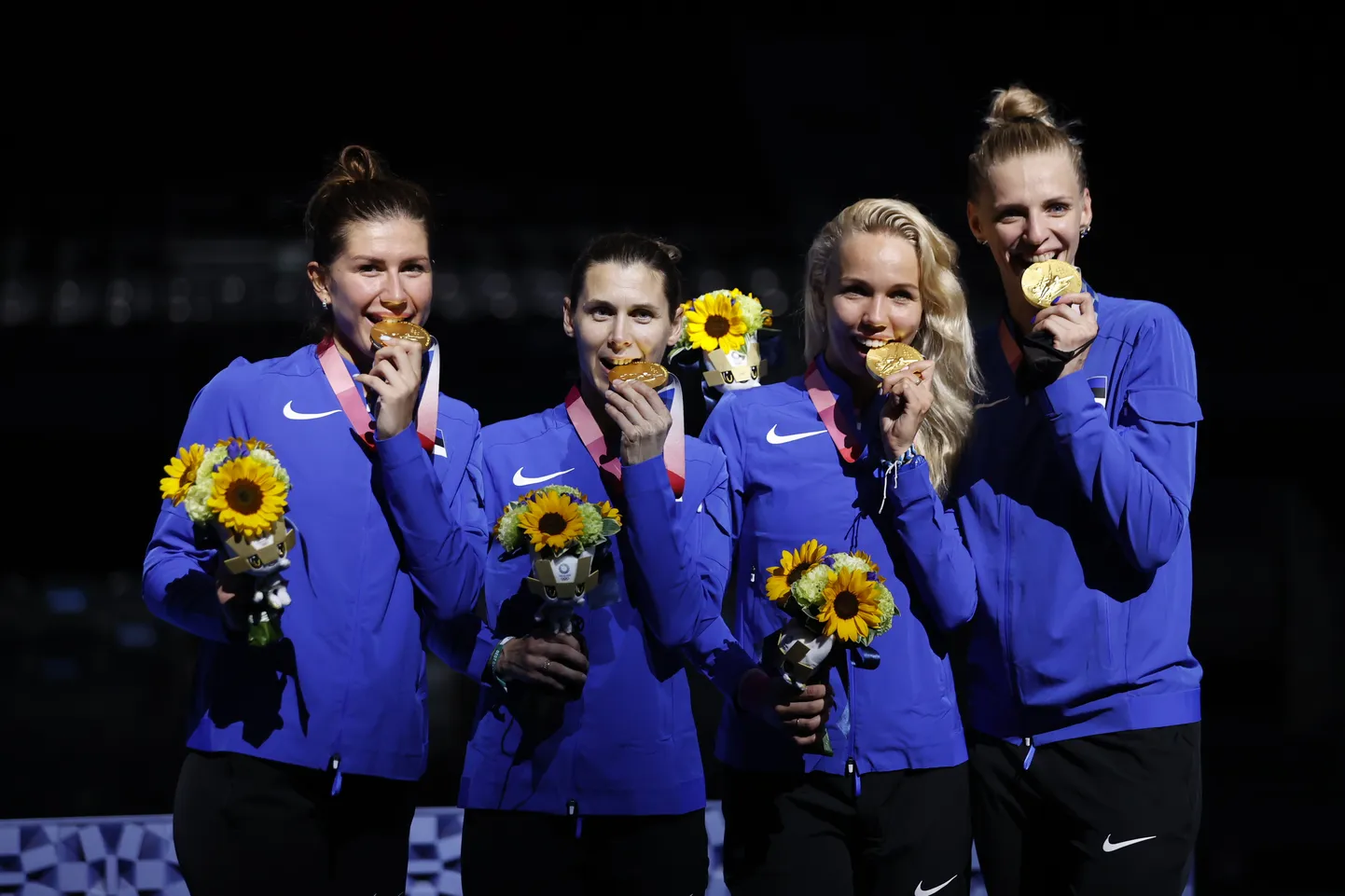 Наши олимпийские чемпионки: фехтовальщицы Юлия Беляева, Ирина Эмбрих, Эрика Кирпу и Катрина Лехис.