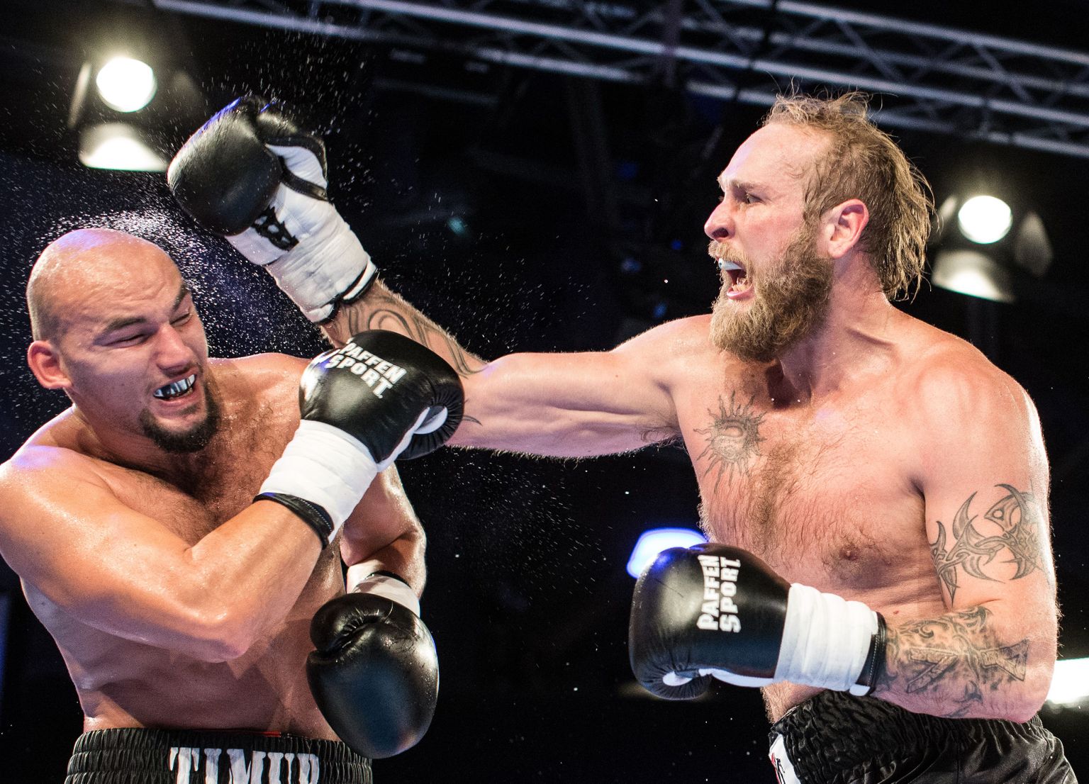 2015. aastal poksis Robert Helenius (paremal) Tallinnas Saksamaa esindaja Timur Musafaroviga ja võitis.