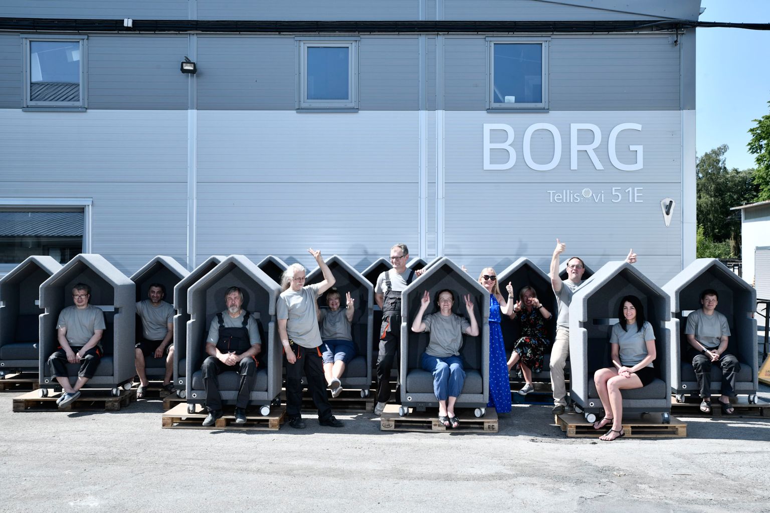 Офисные боксы Haus и работники Borg.