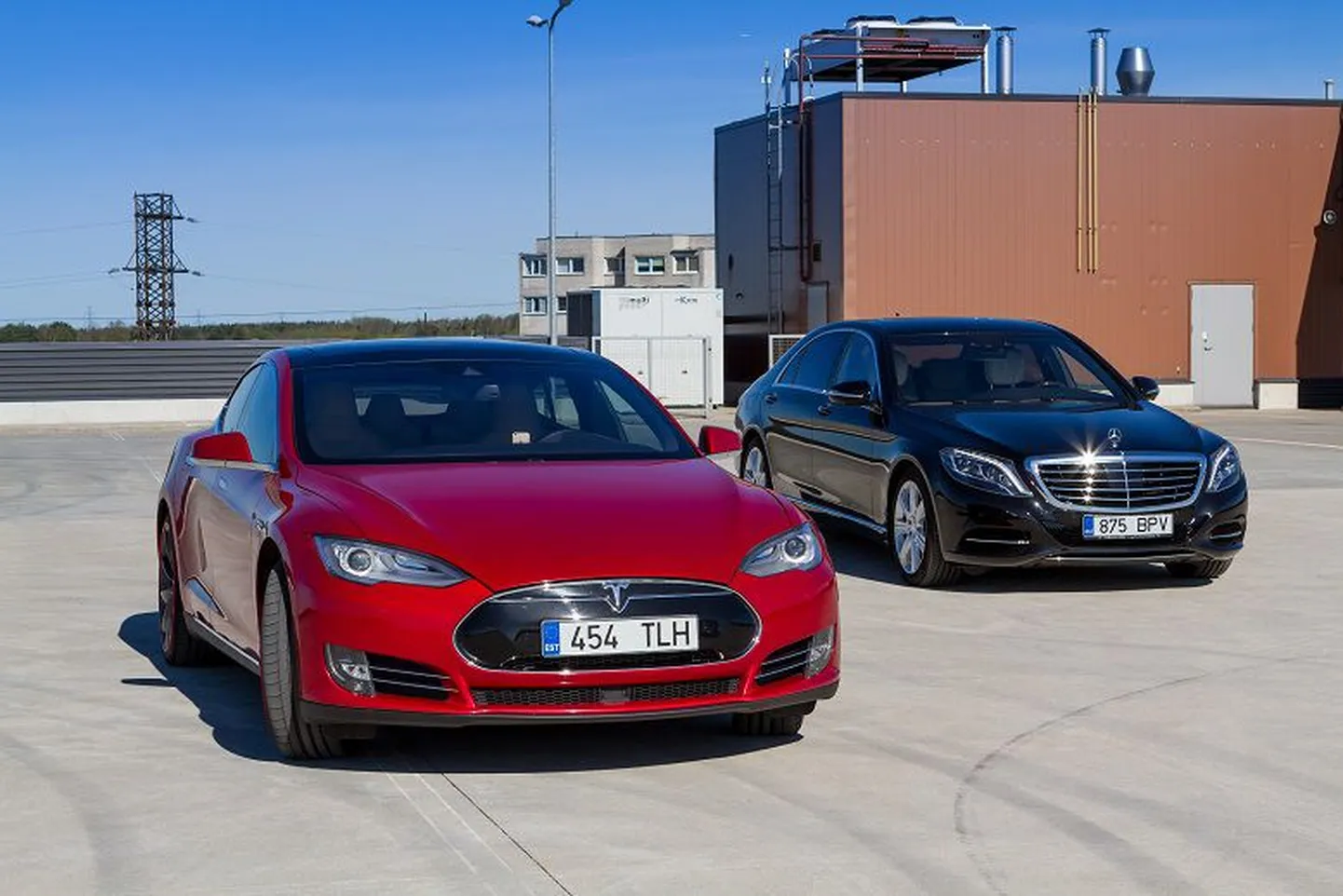 Mercedes vs Tesla