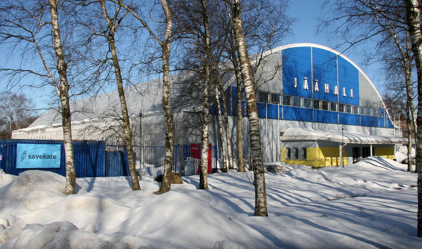 Kohtla-Järve jäähalli uus katus läks maksma ligi kolm miljonit eurot.