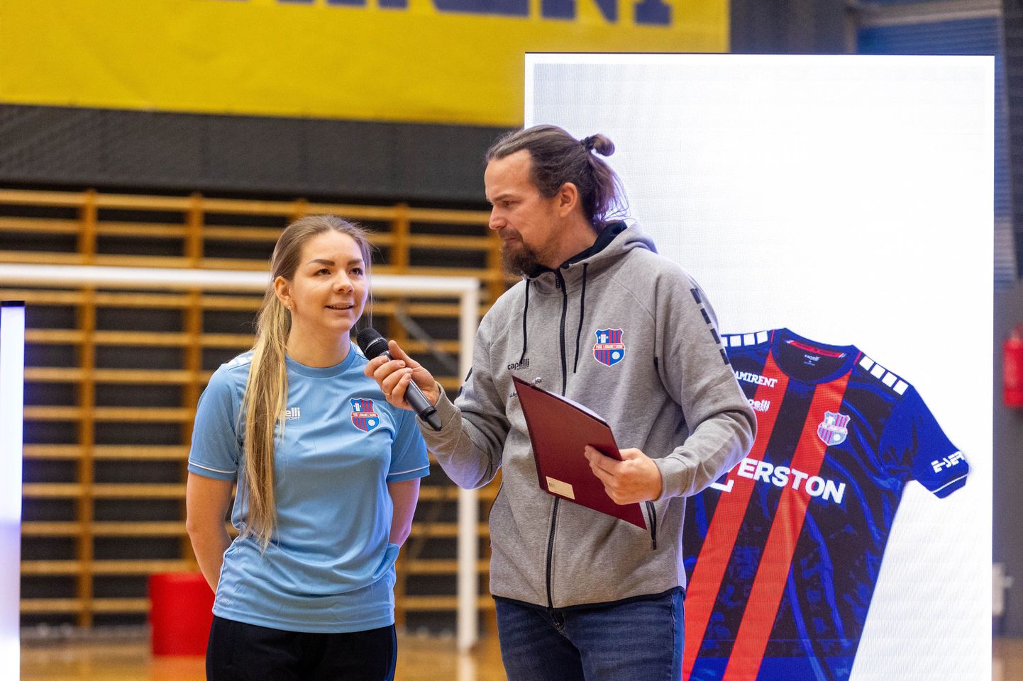 Paide Linnameeskonna treener Janeli Jaansen kuulutab Arto Saare küsimusele vastates välja võimaluse jalgpallitrenni tulla ka noorsportlaste emadel.