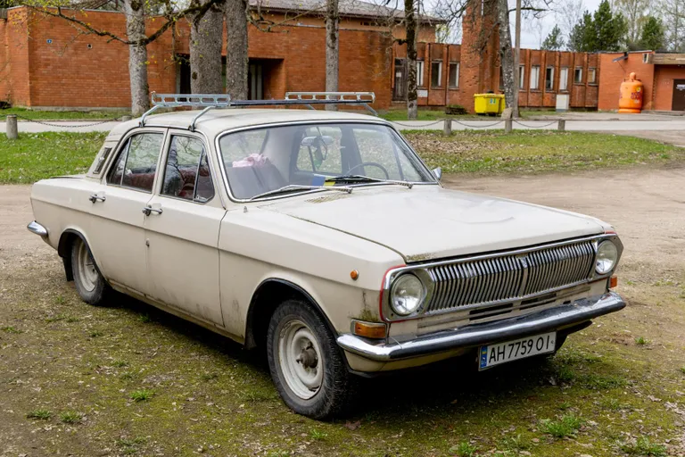 Parklas seisis vaid mõni auto.