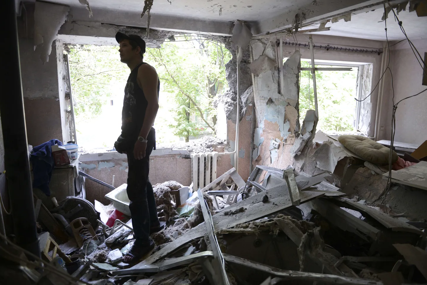 Последствия военных действий в Донецке.