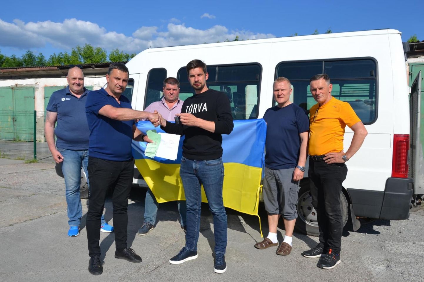 Ukrainasse toimetati ka eriotstarbeline buss.